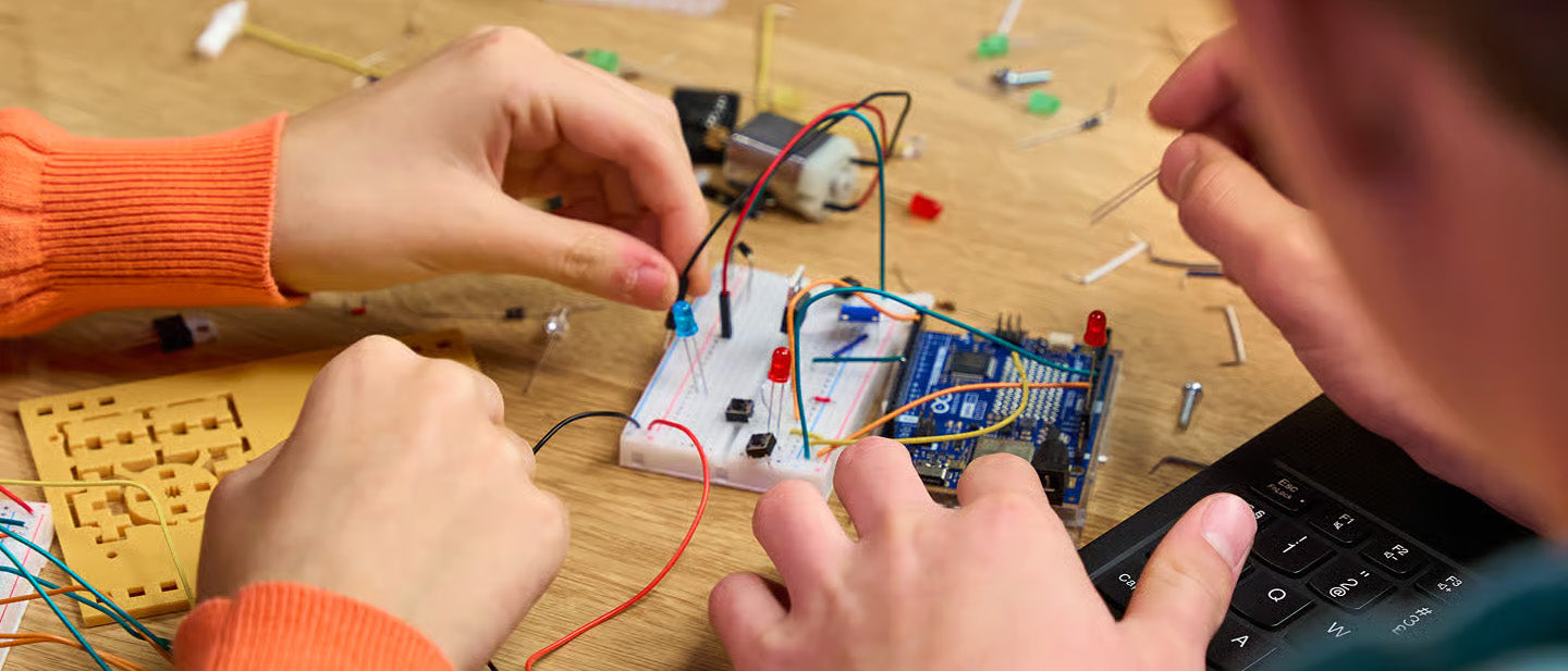 Arduino Starter Kit R4: Komplett introduksjon til elektronikk og programmering