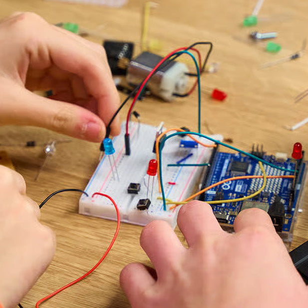 Arduino Starter Kit R4: Komplett introduksjon til elektronikk og programmering