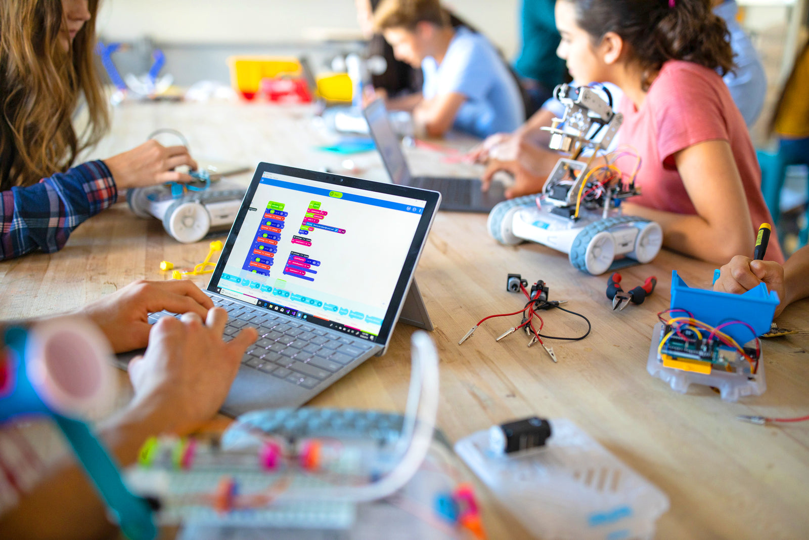 Bittell Programmer BBC micro:bit i Norge - Bestill på n00b.no